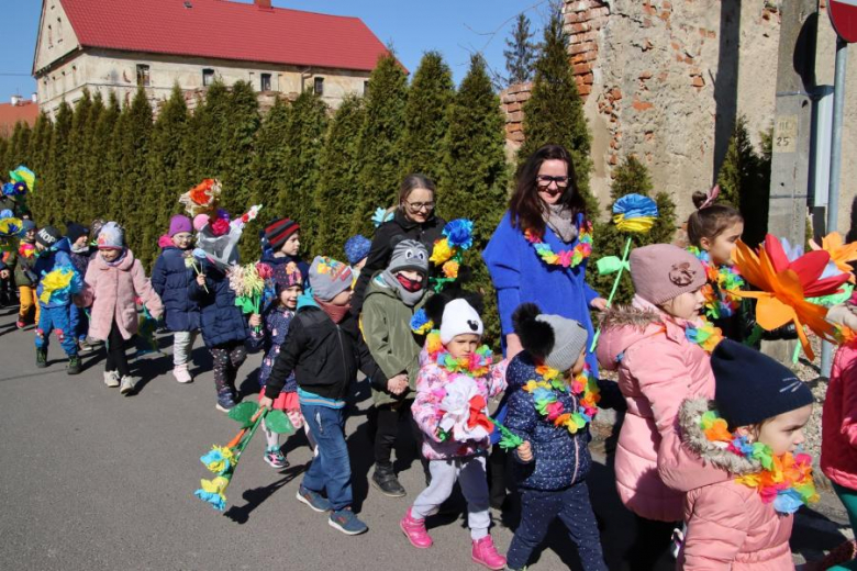 Powitanie wiosny w Udaninie. Przez miejscowość przeszedł barwny korowód
