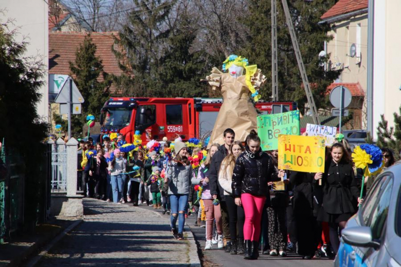 Powitanie wiosny w Udaninie. Przez miejscowość przeszedł barwny korowód