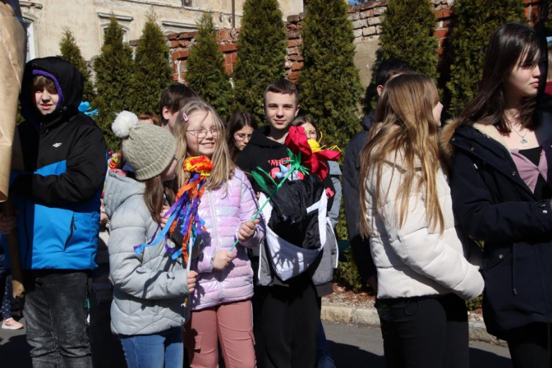 Powitanie wiosny w Udaninie. Przez miejscowość przeszedł barwny korowód