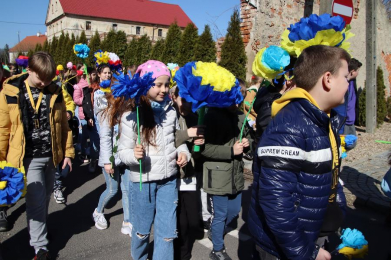 Powitanie wiosny w Udaninie. Przez miejscowość przeszedł barwny korowód