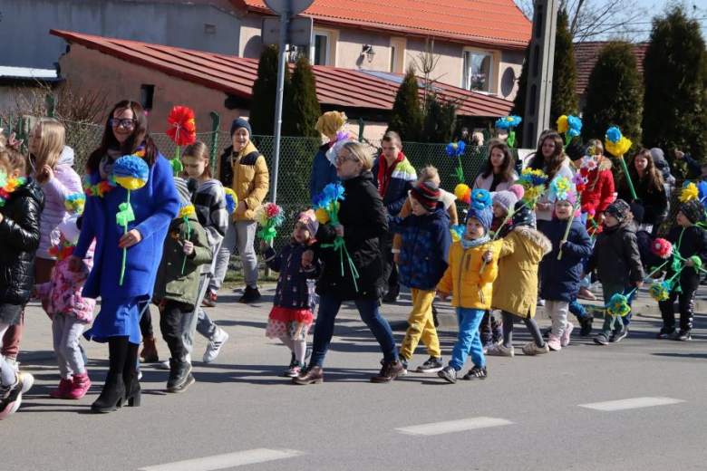 Powitanie wiosny w Udaninie. Przez miejscowość przeszedł barwny korowód