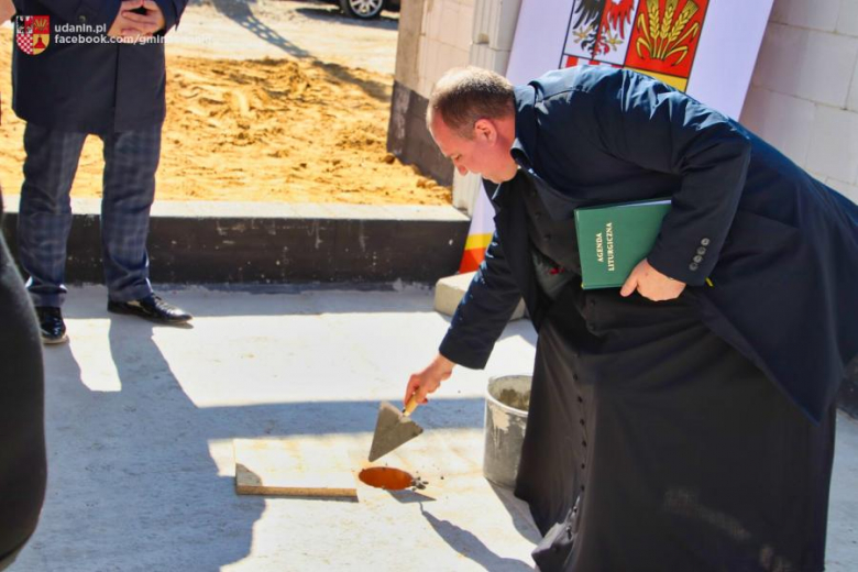 Wmurowano kamień węgielny pod budowę Centrum Usług Społeczno-Zdrowotnych w Piekarach