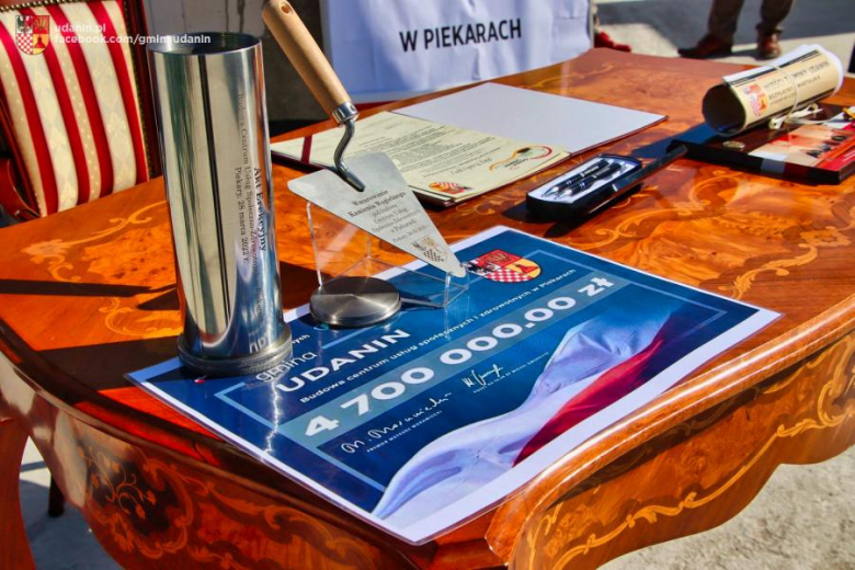 Wmurowano kamień węgielny pod budowę Centrum Usług Społeczno-Zdrowotnych w Piekarach