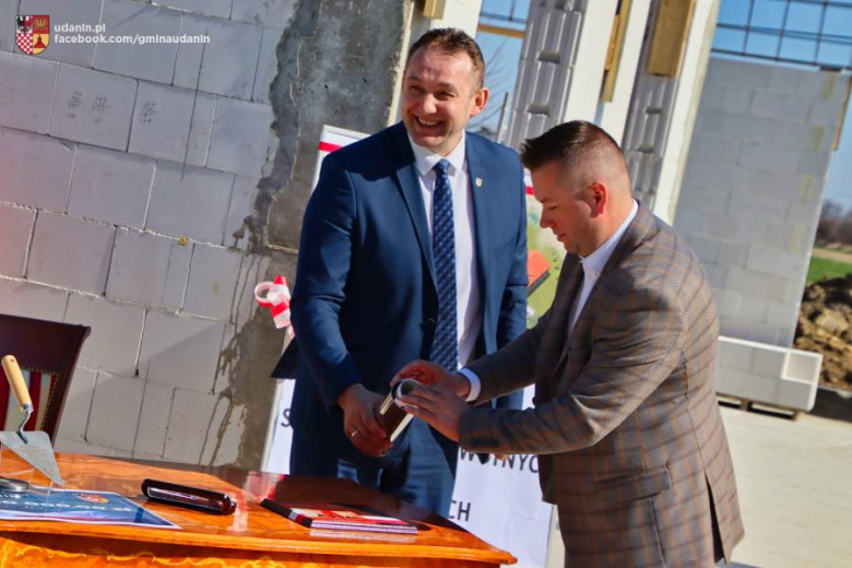 Wmurowano kamień węgielny pod budowę Centrum Usług Społeczno-Zdrowotnych w Piekarach