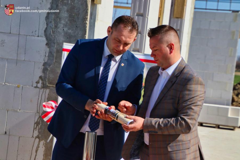 Wmurowano kamień węgielny pod budowę Centrum Usług Społeczno-Zdrowotnych w Piekarach