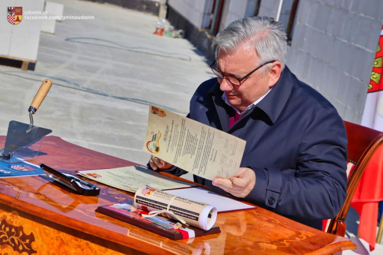 Wmurowano kamień węgielny pod budowę Centrum Usług Społeczno-Zdrowotnych w Piekarach