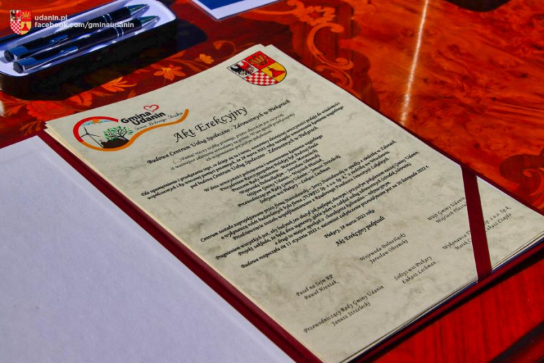 Wmurowano kamień węgielny pod budowę Centrum Usług Społeczno-Zdrowotnych w Piekarach