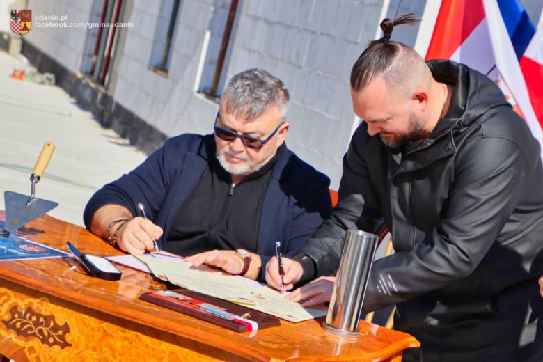 Wmurowano kamień węgielny pod budowę Centrum Usług Społeczno-Zdrowotnych w Piekarach