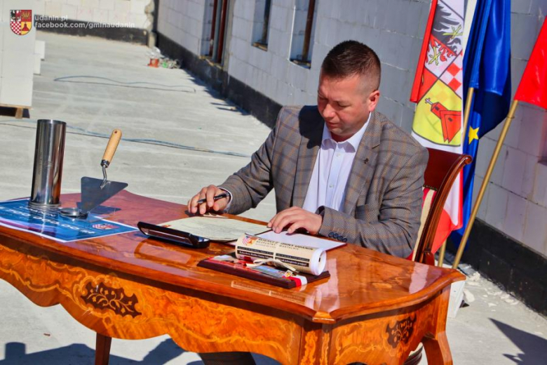 Wmurowano kamień węgielny pod budowę Centrum Usług Społeczno-Zdrowotnych w Piekarach