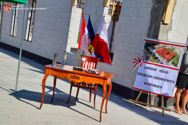 Wmurowano kamień węgielny pod budowę Centrum Usług Społeczno-Zdrowotnych w Piekarach