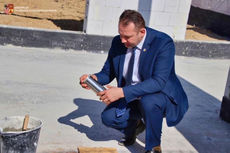 Wmurowano kamień węgielny pod budowę Centrum Usług Społeczno-Zdrowotnych w Piekarach