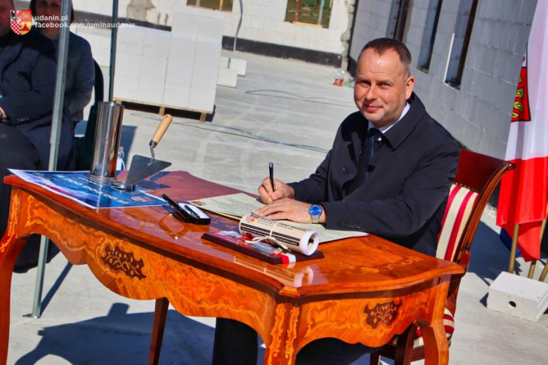 Wmurowano kamień węgielny pod budowę Centrum Usług Społeczno-Zdrowotnych w Piekarach