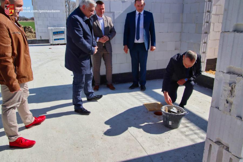 Wmurowano kamień węgielny pod budowę Centrum Usług Społeczno-Zdrowotnych w Piekarach