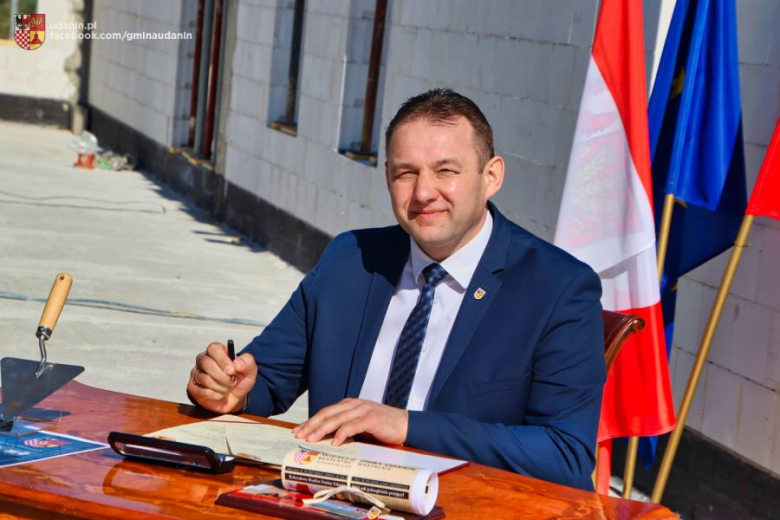 Wmurowano kamień węgielny pod budowę Centrum Usług Społeczno-Zdrowotnych w Piekarach