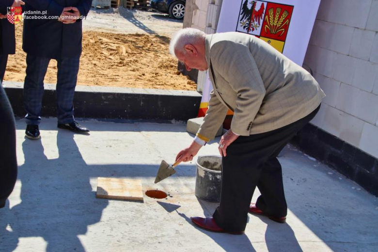 Wmurowano kamień węgielny pod budowę Centrum Usług Społeczno-Zdrowotnych w Piekarach