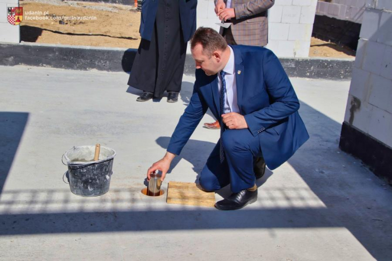 Wmurowano kamień węgielny pod budowę Centrum Usług Społeczno-Zdrowotnych w Piekarach