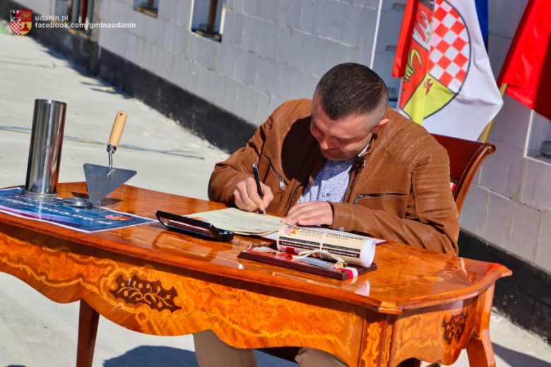 Wmurowano kamień węgielny pod budowę Centrum Usług Społeczno-Zdrowotnych w Piekarach