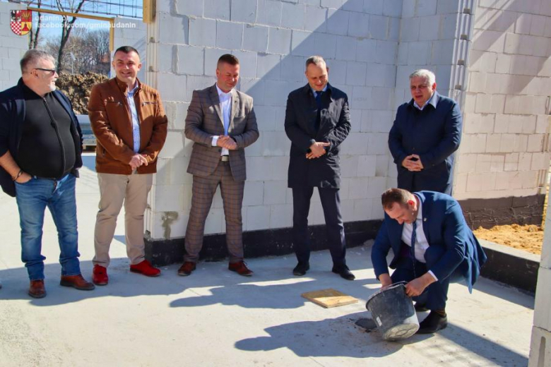 Wmurowano kamień węgielny pod budowę Centrum Usług Społeczno-Zdrowotnych w Piekarach