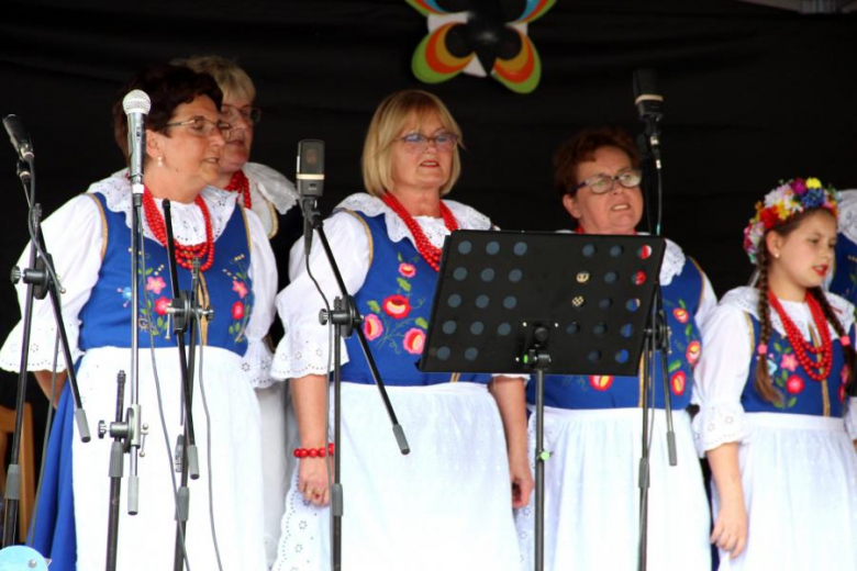 Przegląd Zespołów Ludowych "Kostomłocka nuta"