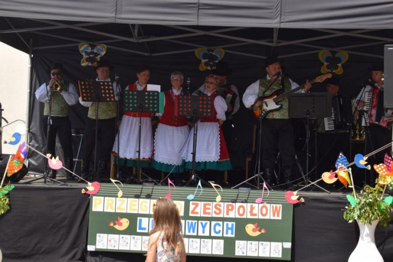 Przegląd Zespołów Ludowych "Kostomłocka nuta"