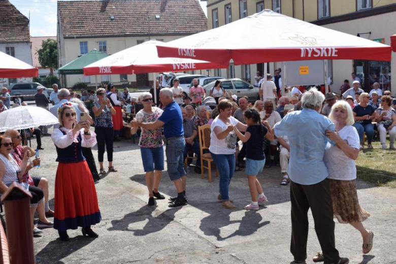 Przegląd Zespołów Ludowych "Kostomłocka nuta"