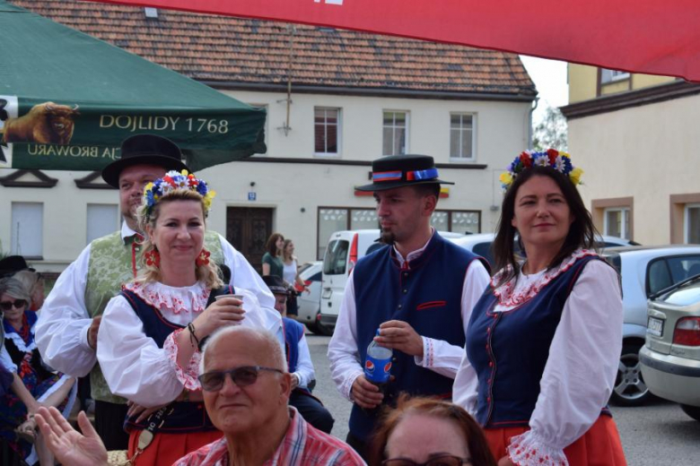 Przegląd Zespołów Ludowych "Kostomłocka nuta"