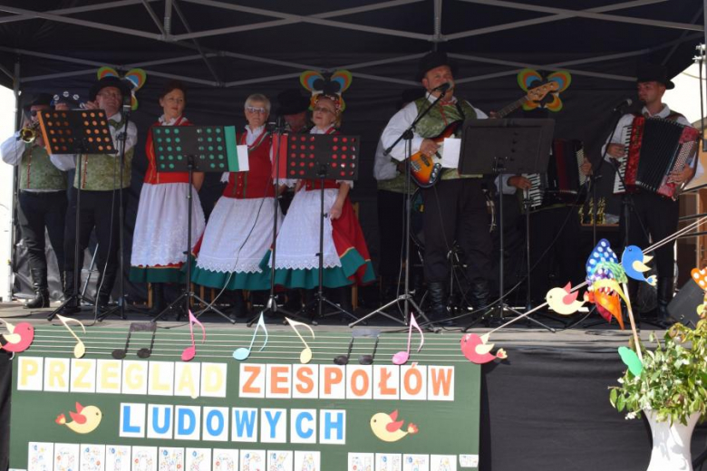 Przegląd Zespołów Ludowych "Kostomłocka nuta"