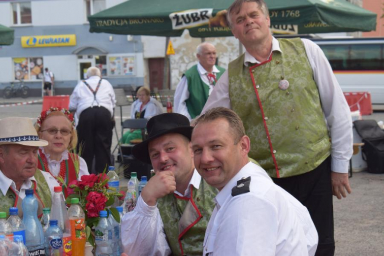 Przegląd Zespołów Ludowych "Kostomłocka nuta"