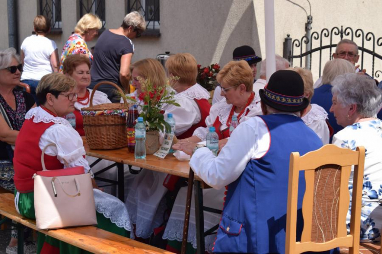 Przegląd Zespołów Ludowych "Kostomłocka nuta"