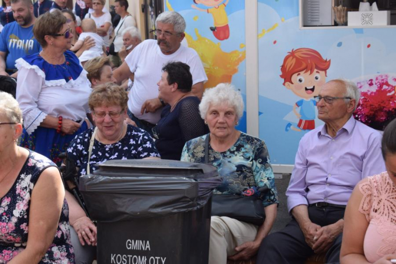 Przegląd Zespołów Ludowych "Kostomłocka nuta"