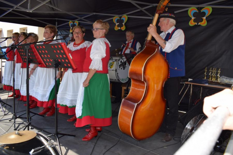 Przegląd Zespołów Ludowych "Kostomłocka nuta"