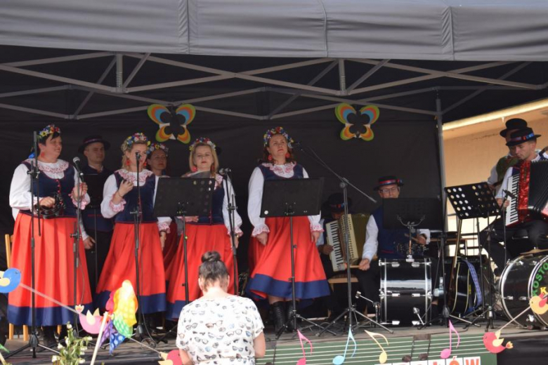 Przegląd Zespołów Ludowych "Kostomłocka nuta"