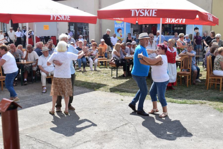 Przegląd Zespołów Ludowych "Kostomłocka nuta"