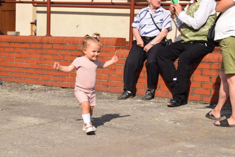 Przegląd Zespołów Ludowych "Kostomłocka nuta"