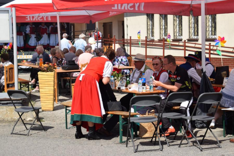 Przegląd Zespołów Ludowych "Kostomłocka nuta"