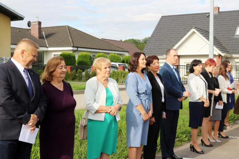 Uczniowie Powiatowego Zespołu Szkół nr 1 w Środzie Śląskiej rozpoczęli rok szkolny