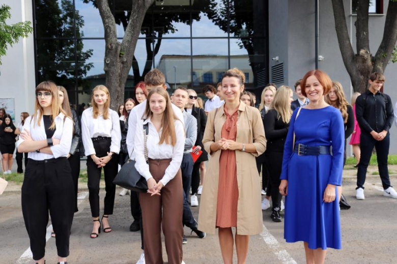 Uczniowie Powiatowego Zespołu Szkół nr 1 w Środzie Śląskiej rozpoczęli rok szkolny