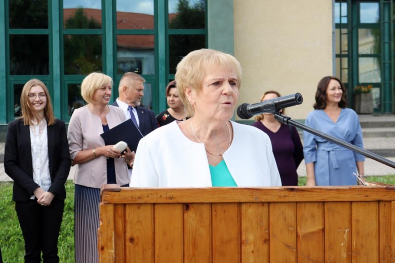 Uczniowie Powiatowego Zespołu Szkół nr 1 w Środzie Śląskiej rozpoczęli rok szkolny