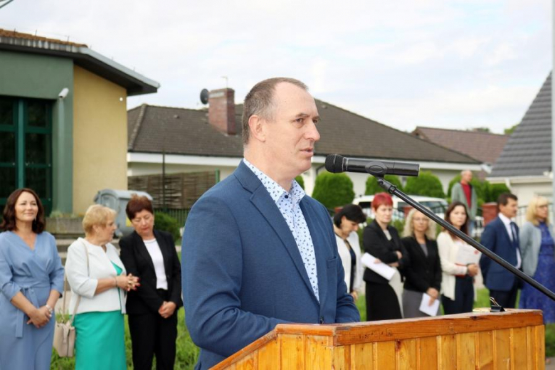 Uczniowie Powiatowego Zespołu Szkół nr 1 w Środzie Śląskiej rozpoczęli rok szkolny