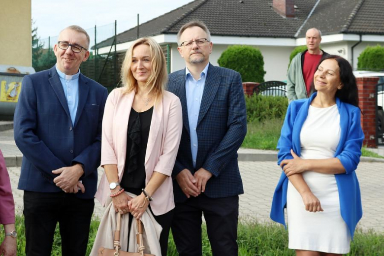 Uczniowie Powiatowego Zespołu Szkół nr 1 w Środzie Śląskiej rozpoczęli rok szkolny