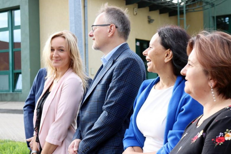 Uczniowie Powiatowego Zespołu Szkół nr 1 w Środzie Śląskiej rozpoczęli rok szkolny