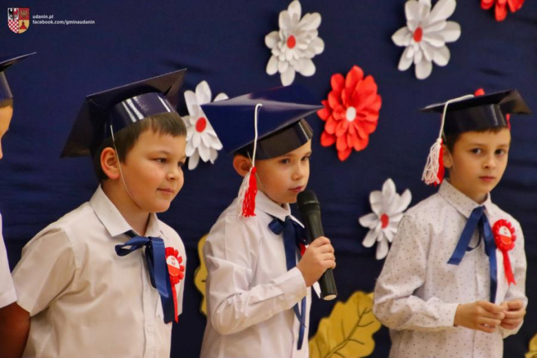 Pasowanie na ucznia w Szkole Podstawowej im. Jana Pawła II w Ujeździe Górnym