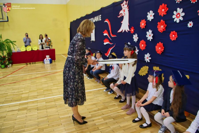 Pasowanie na ucznia w Szkole Podstawowej im. Jana Pawła II w Ujeździe Górnym