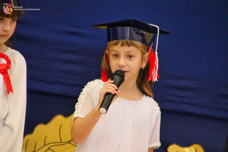 Pasowanie na ucznia w Szkole Podstawowej im. Jana Pawła II w Ujeździe Górnym