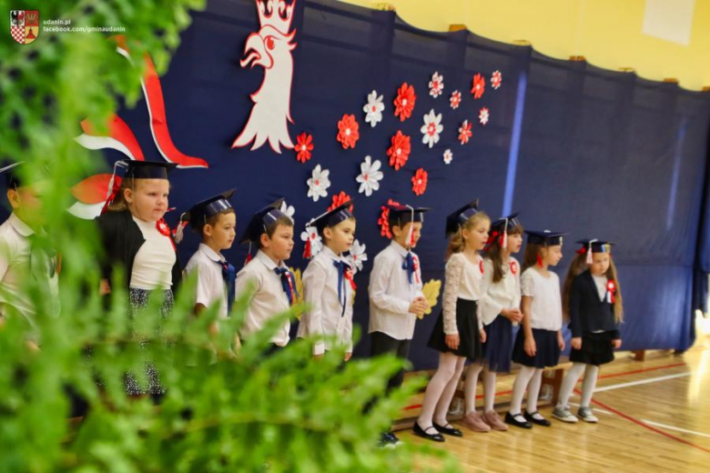 Pasowanie na ucznia w Szkole Podstawowej im. Jana Pawła II w Ujeździe Górnym