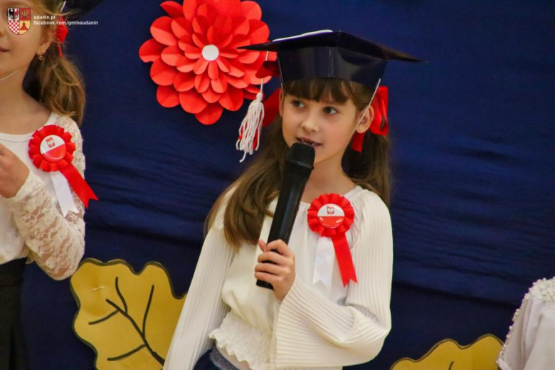 Pasowanie na ucznia w Szkole Podstawowej im. Jana Pawła II w Ujeździe Górnym