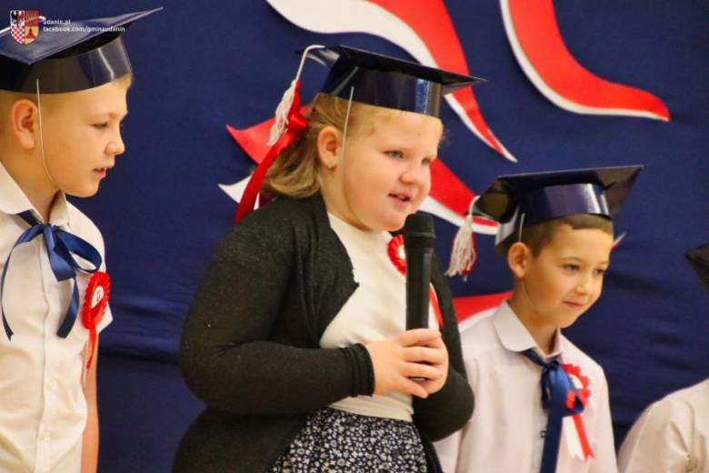 Pasowanie na ucznia w Szkole Podstawowej im. Jana Pawła II w Ujeździe Górnym