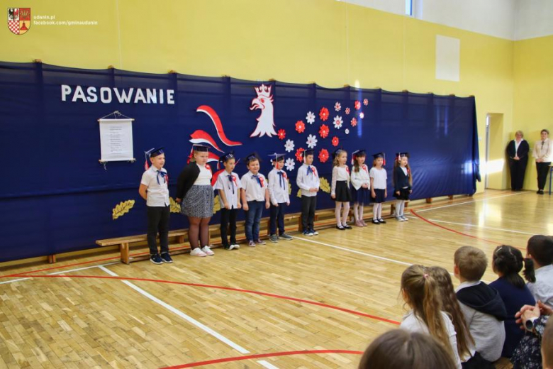 Pasowanie na ucznia w Szkole Podstawowej im. Jana Pawła II w Ujeździe Górnym