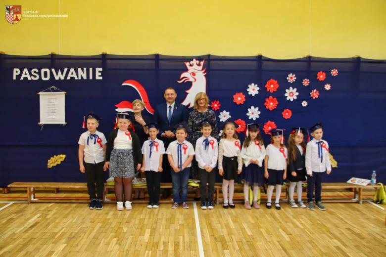 Pasowanie na ucznia w Szkole Podstawowej im. Jana Pawła II w Ujeździe Górnym