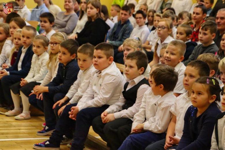 Pasowanie na ucznia w Szkole Podstawowej im. Jana Pawła II w Ujeździe Górnym